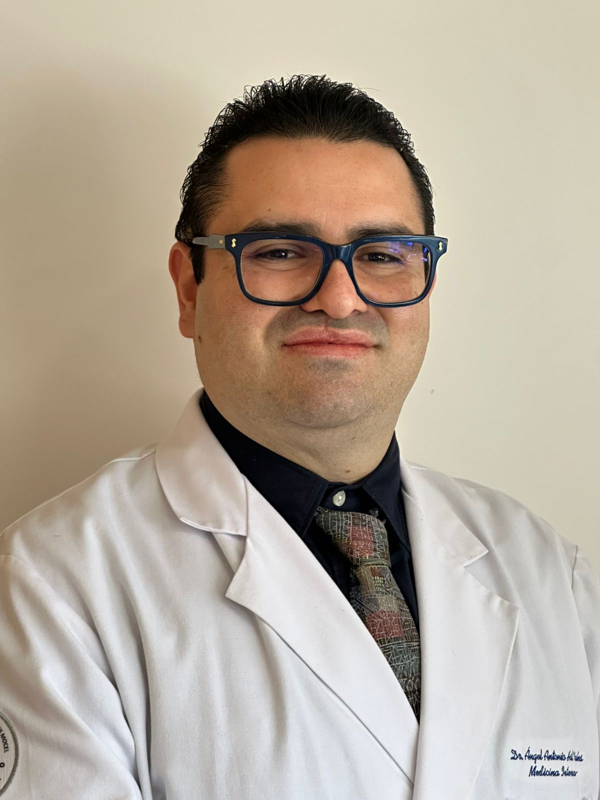 Dr. Ángel Antonio Hoil Vales
